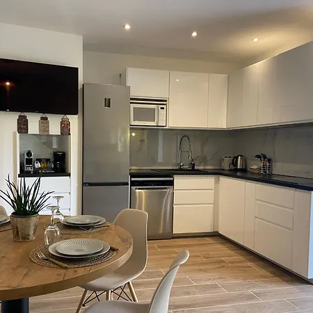 Villa Vue A 300 M Centre-jardin, Terrasse, Parking Gratuit, Portail Electrique, 2 Chambres, 2 Sdb