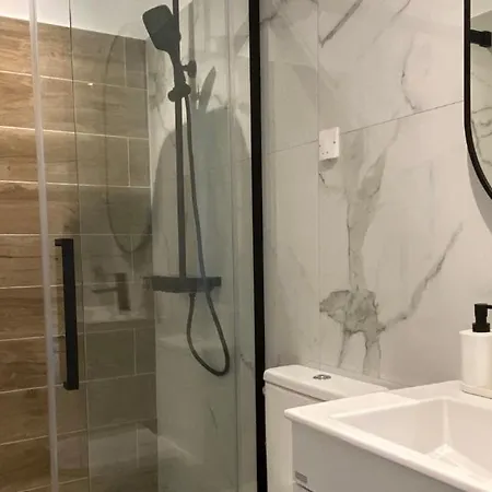 Villa Vue A 300 M Centre-jardin, Terrasse, Parking Gratuit, Portail Electrique, 2 Chambres, 2 Sdb